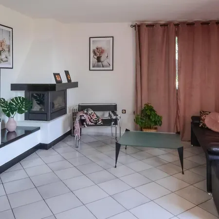 بيت للعطل Stunning In Castello With Wifi *